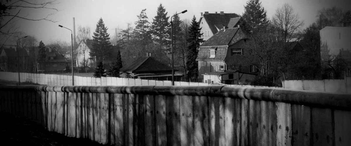 Mauer am Bahndamm Hohen Neuendorf